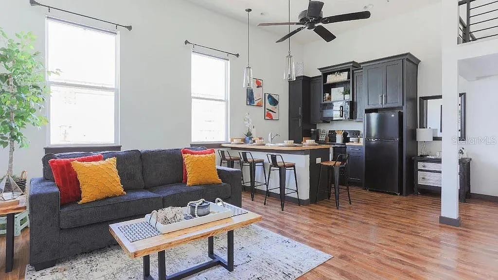 1 bed, 1.0 bath, 527 sqft, $1,679 — Photo 2