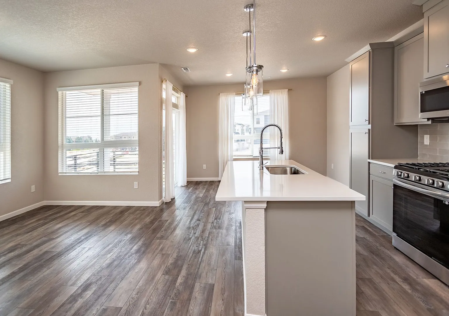 Modern Living in the Heart of a Thriving Community! — Photo 4