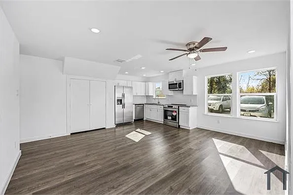 8631 Peachtree St #B — Photo 4