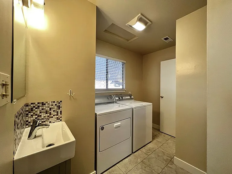487 Seymour St — Photo 11