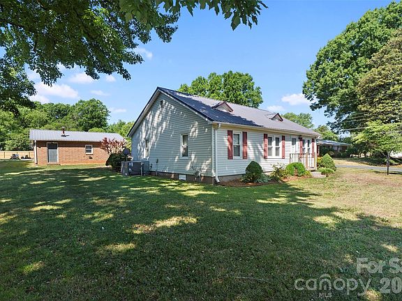 2nd image of 3425 Long Ferry Rd