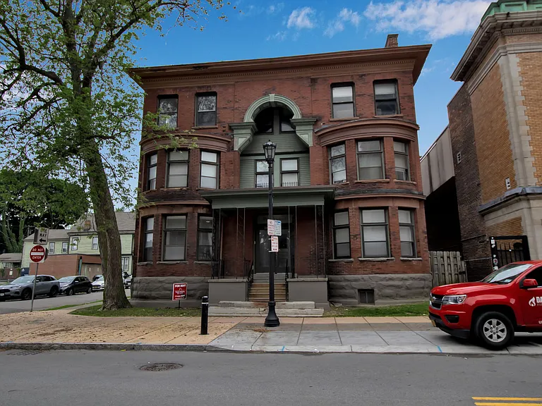 215 Allen St #1 — Photo 2