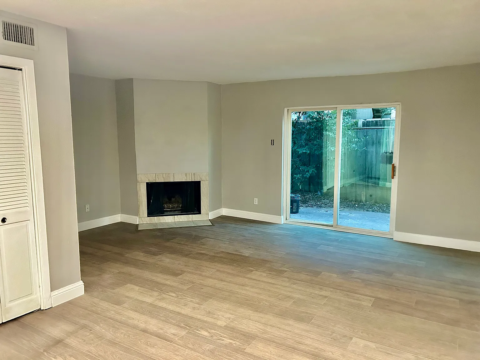 4429 Bowser Ave — Photo 1