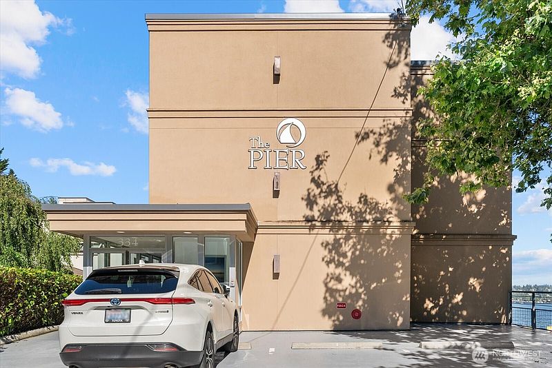 2nd image of 334 Lakeside Avenue S #406