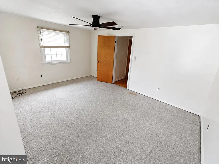 300 Wilson Ave — Photo 12