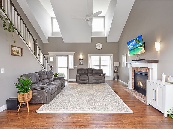 5th image of 3638 Napa Ln