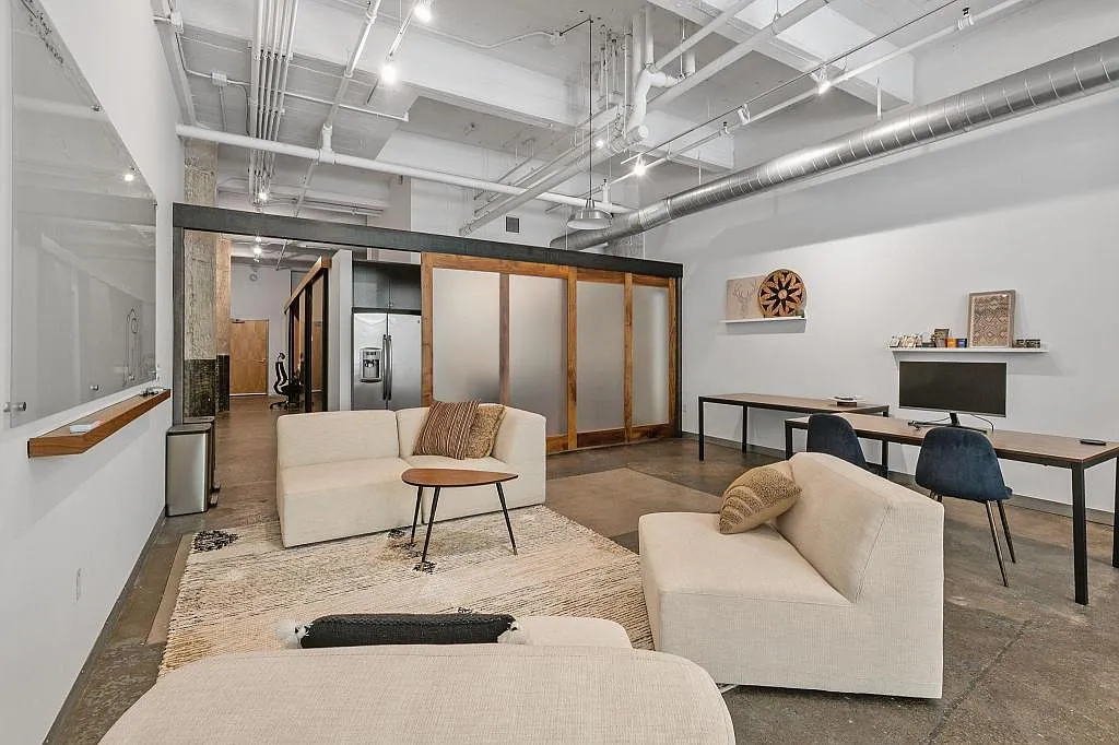 1 bed, 1.0 bath, 1545 sqft, $2,995 — Photo 2