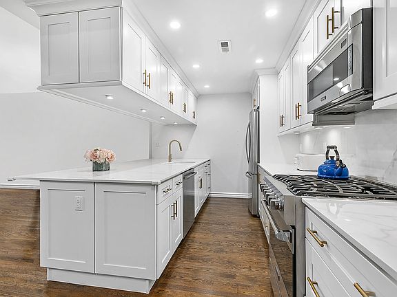 2nd image of 176 Broadway APT 7A