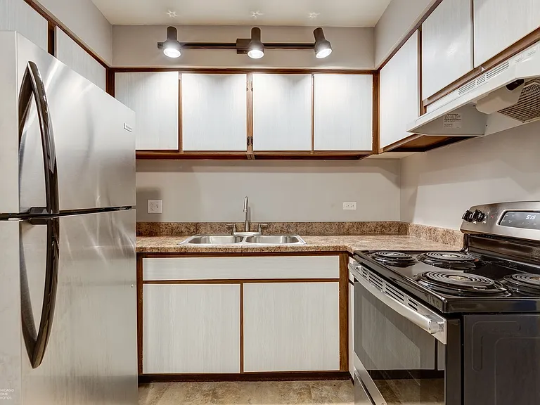 Marengo Place Apartments — Photo 14
