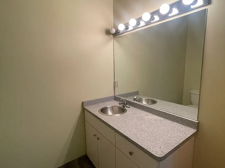 15 East End Lofts — Photo 36