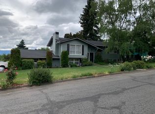 504 NE Royal Dr, Grants Pass, OR 97526