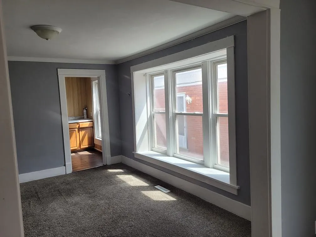 3 bed, 3000 sqft, $1,300 — Photo 3