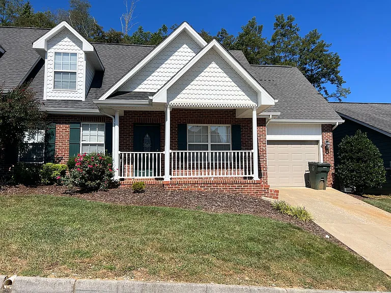 30 Hiddenbrook Ln — Photo 1