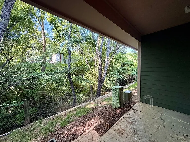 15 Lees Creek Rd #J — Photo 11