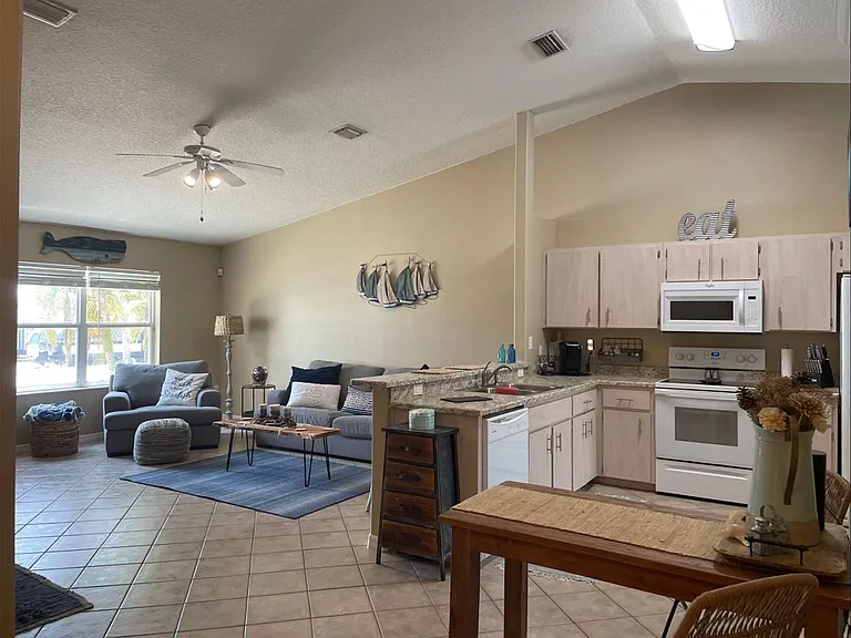 603 S Daytona Ave — Photo 5
