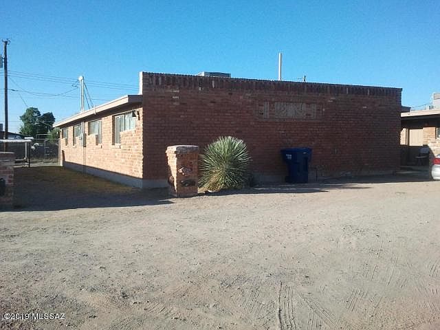 2nd image of 403 E Delano St #405