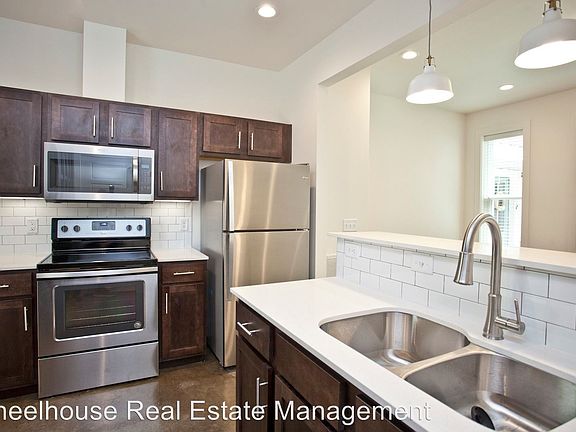 2nd image of 225 SW Art Aly APT 2