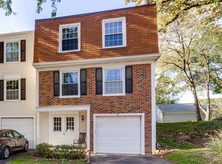 76 Hickory Ln, Cary, IL 60013