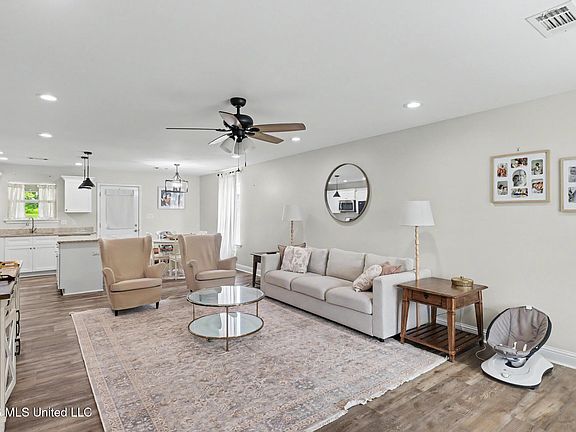 3rd image of 8505 Mint Julep Dr