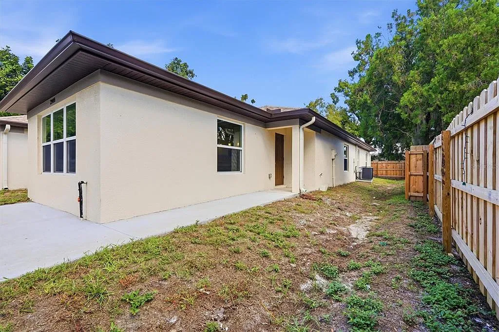 2 bed, 2.0 bath, 1342 sqft, $1,850 — Photo 1