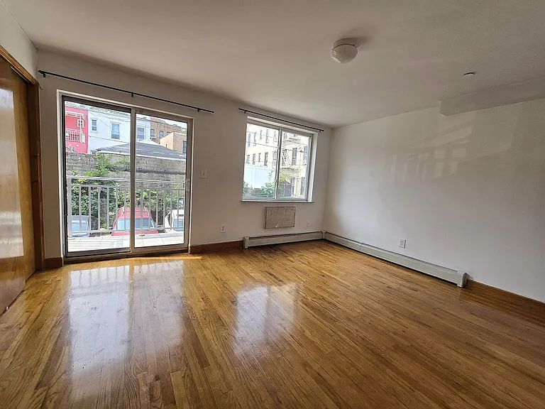 602 39th St #205 — Photo 21
