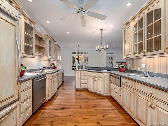 5th image of 2506 Carriage Falls Ct #106