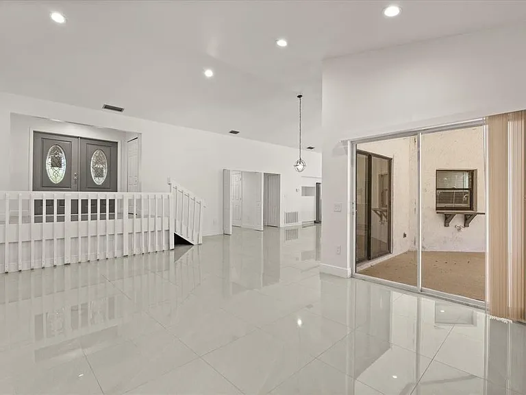 6135 Crystal View Dr — Photo 4
