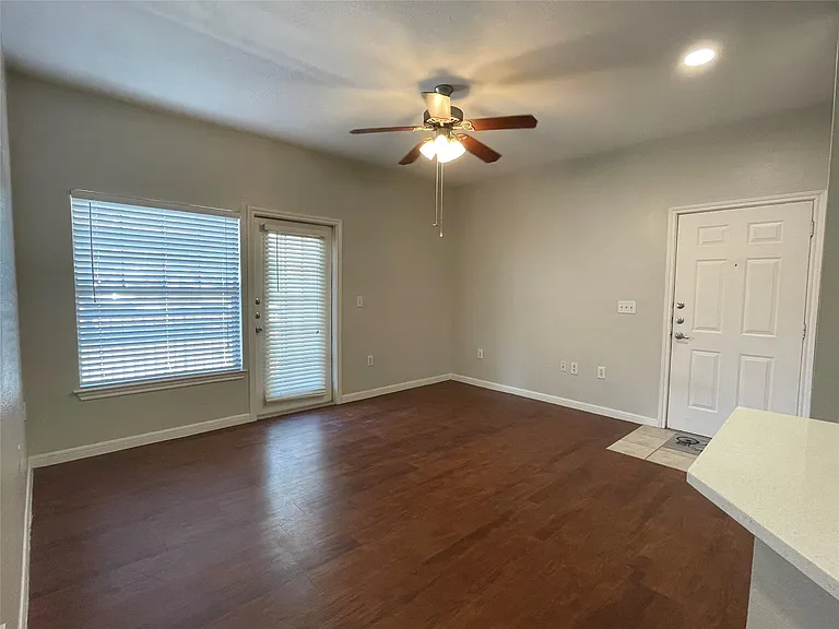 2320 Gracy Farms Ln #916 — Photo 4