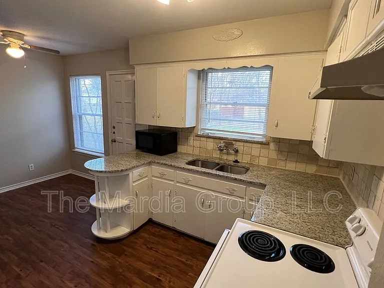 9302 Piper Ln — Photo 12