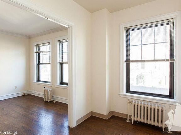2nd image of 542 W Briar Pl #1626