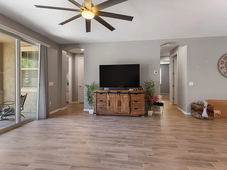 3859 E Welton Ln — Photo 15