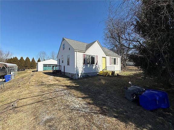 4th image of 2360 Evans City Rd