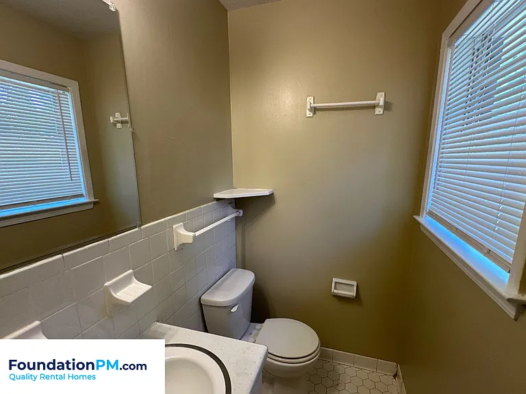 2574 Saint Elmo Ave — Photo 12