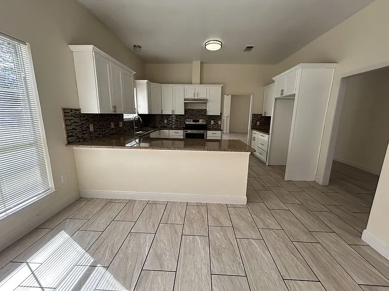 23983 Terrace Ave — Photo 7