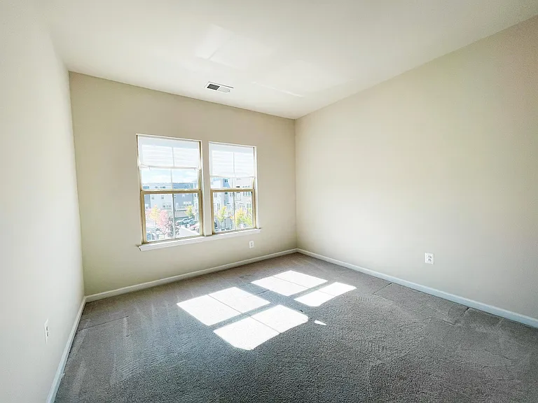 10132 Dorsey Ln — Photo 33
