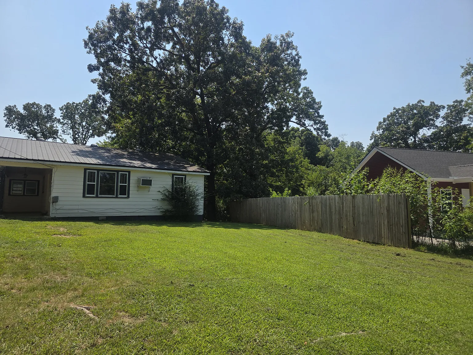 3 bed, 1100 sqft, $1,500 — Photo 2