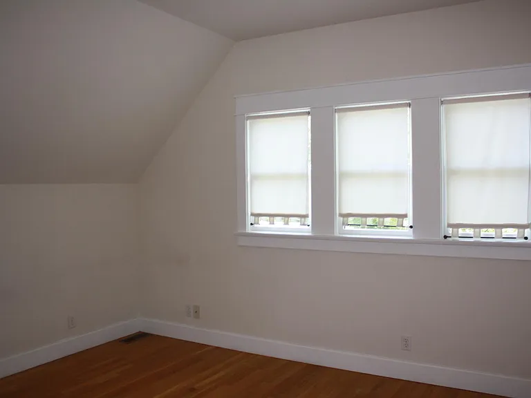 213 E Cottage Grove Ave — Photo 5