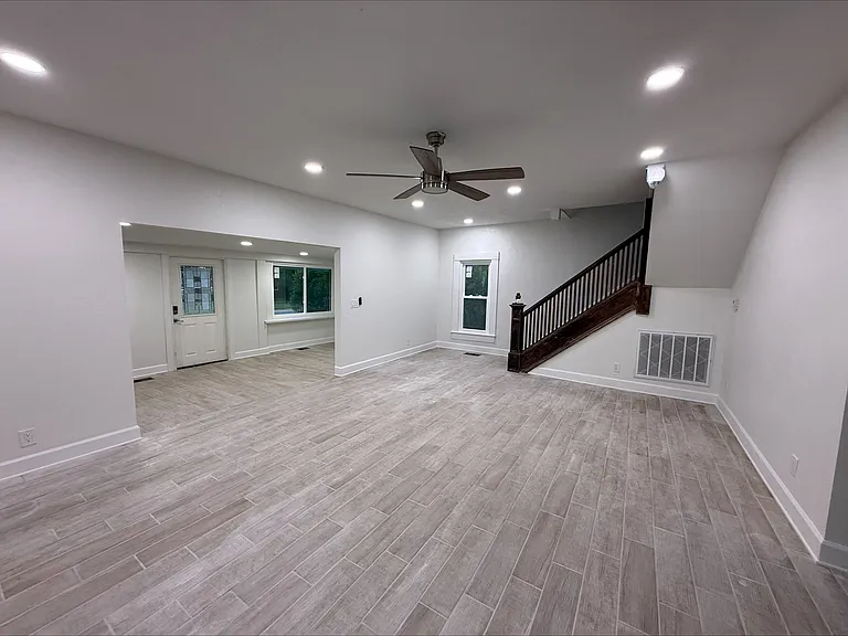 304 Avenue B NE — Photo 5