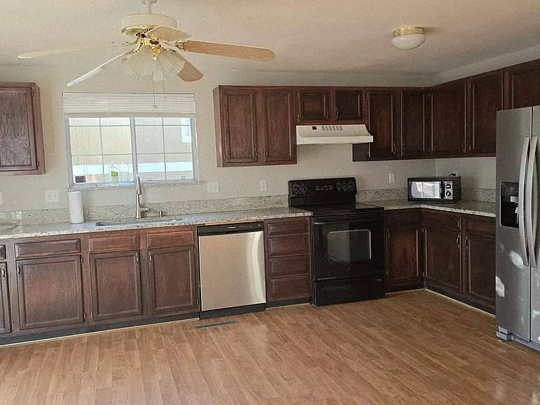 8078 Clay Dr — Photo 2