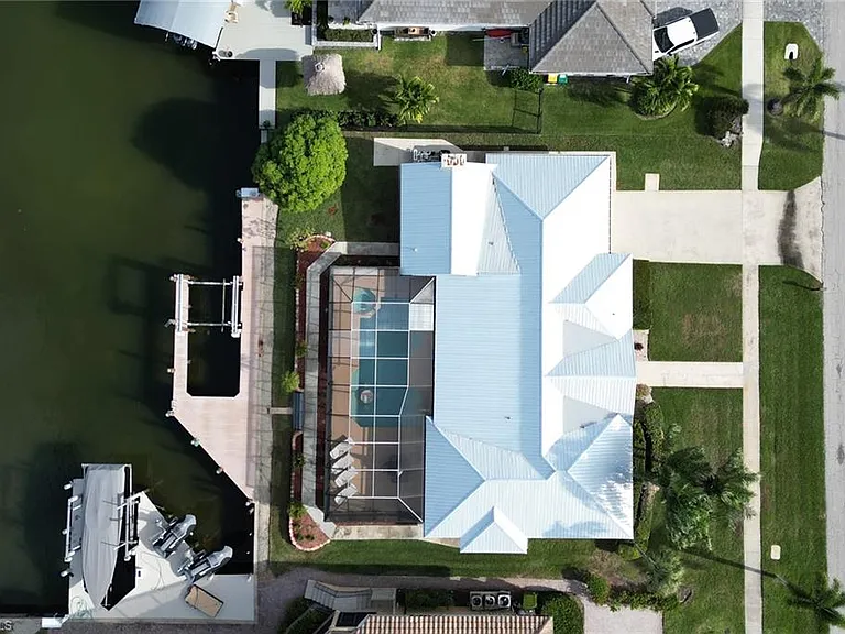 562 Goldcoast Ct — Photo 3