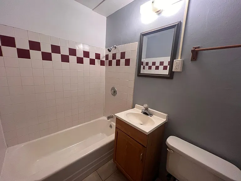 1456 N Farwell Ave — Photo 41