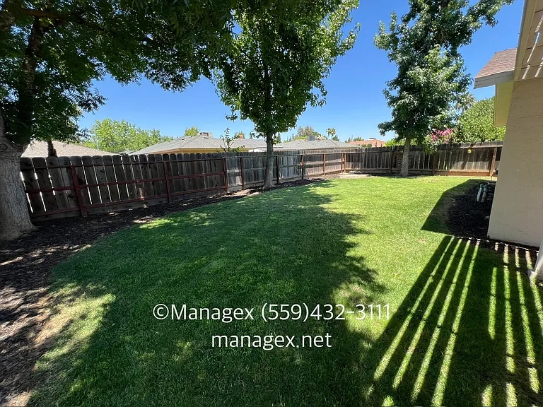 1246 W Dyer Ave — Photo 16