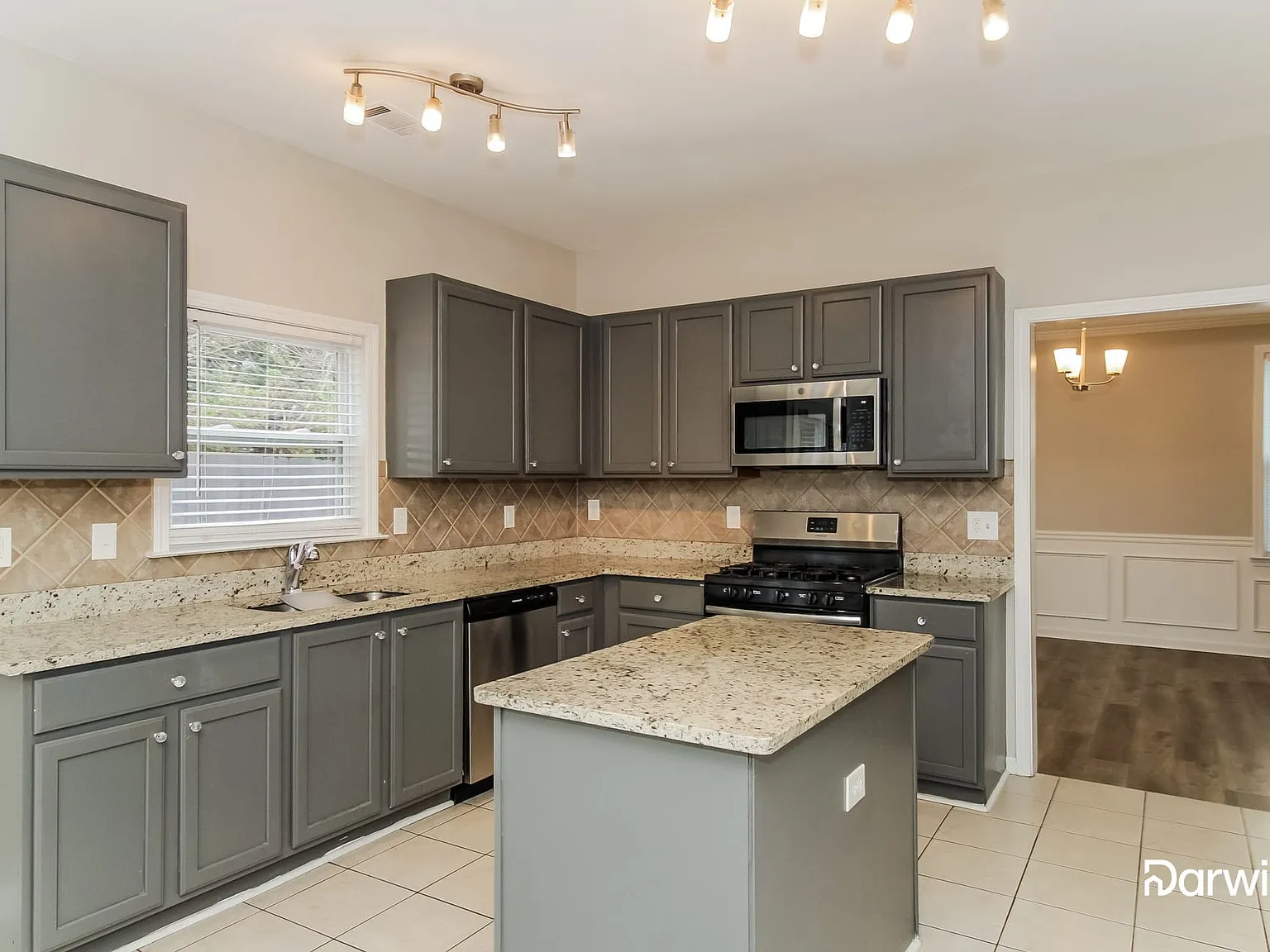 4 bed, 3.5 bath, 3379 sqft, $2,595 — Photo 2