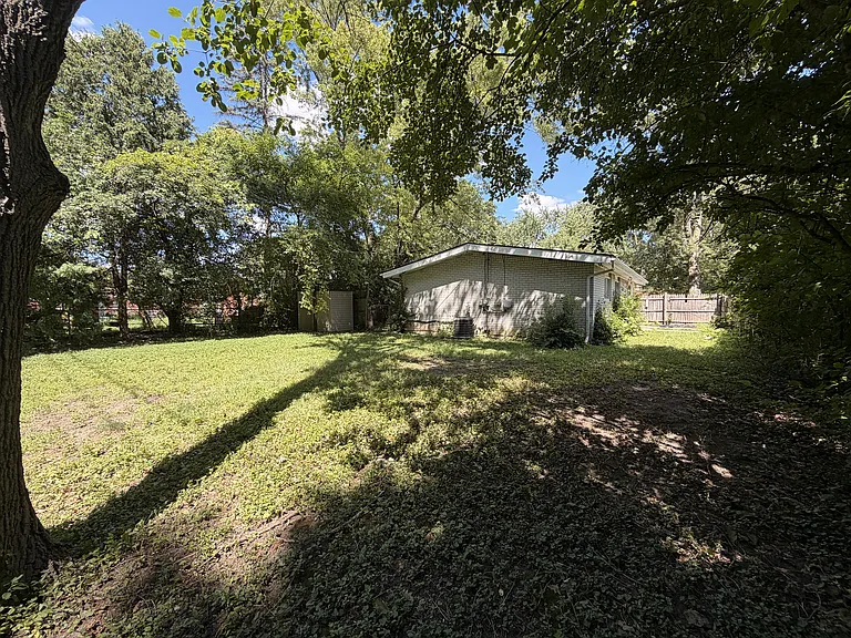 29609 Everett St — Photo 10