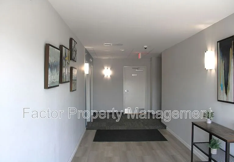 561 Elk St S — Photo 9