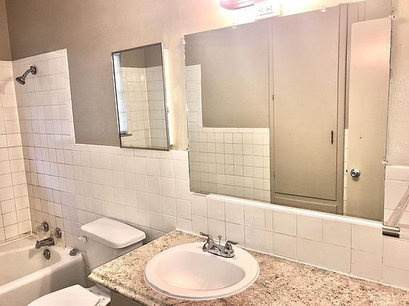 5th image of 1913 41st St APT A
