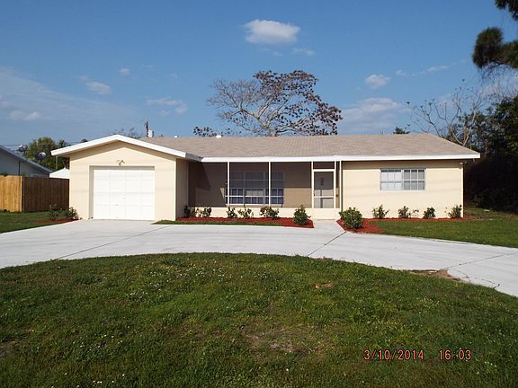 2nd image of 581 SE Floresta Drive
