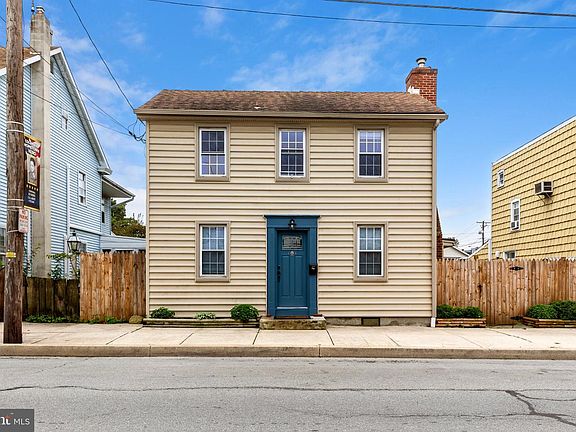 3rd image of 608 Manor St