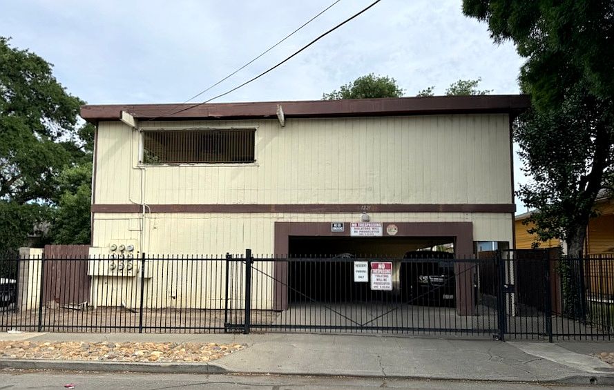 1st image of 1221 E Fremont St #8