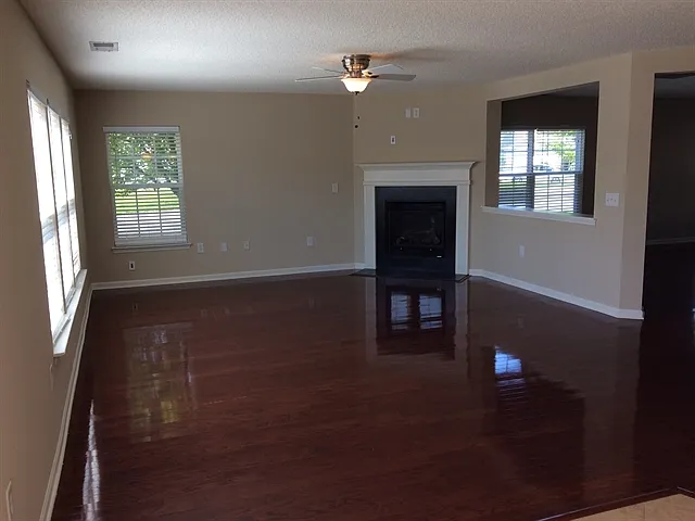 4022 Houldsworth Dr — Photo 7